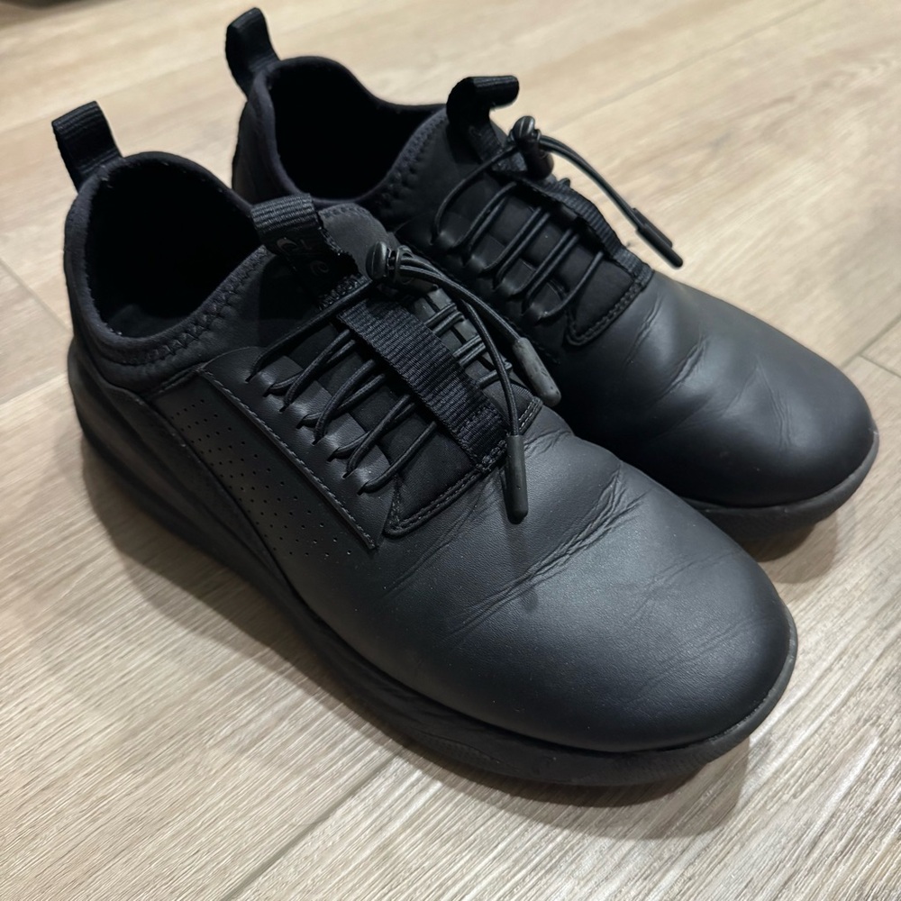 Clove Classic Core Black Sneakers